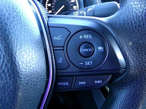 Used 2018 Toyota Camry LE image 16