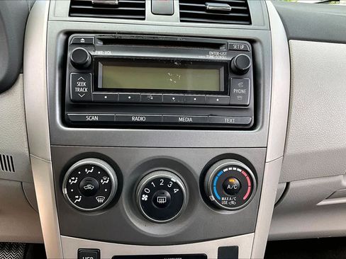 Used 2012 Toyota Corolla LE FWD image 34