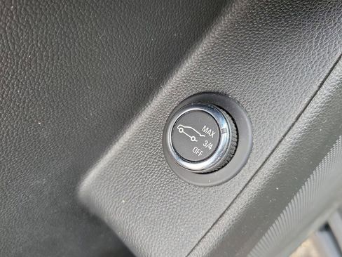 Used 2020 Chevrolet Traverse LT image 23