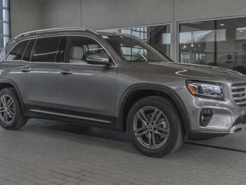 Used 2025 Mercedes-Benz GLB 250 4MATIC image 12