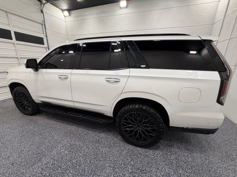 Used 2023 Cadillac Escalade Premium Luxury AWD/4WD image 3