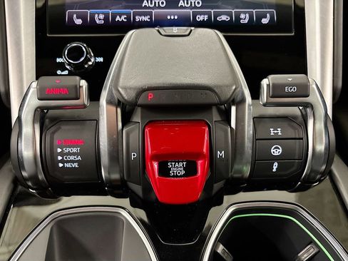 Used 2021 Lamborghini Urus image 19