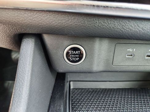 Used 2021 Nissan Rogue SV w/ Premium Package FWD image 16