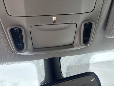 Used 2023 Chrysler Pacifica Touring-L AWD/4WD image 24