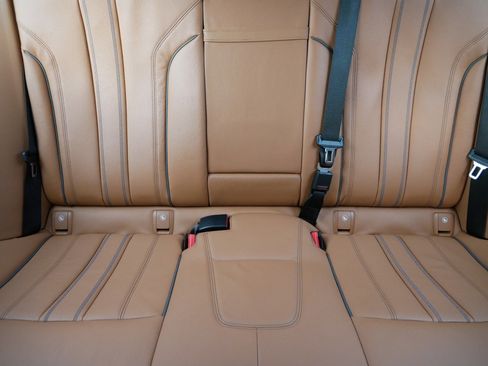 Used 2022 BMW 530i xDrive 530i xDrive w/ M Sport Package image 13