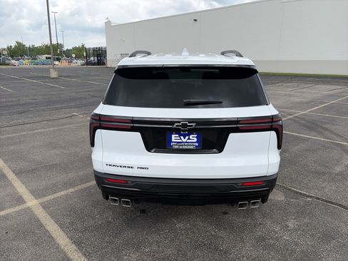 Used 2026 Chevrolet Traverse LT w/ Midnight/Sport Edition AWD/4WD image 5