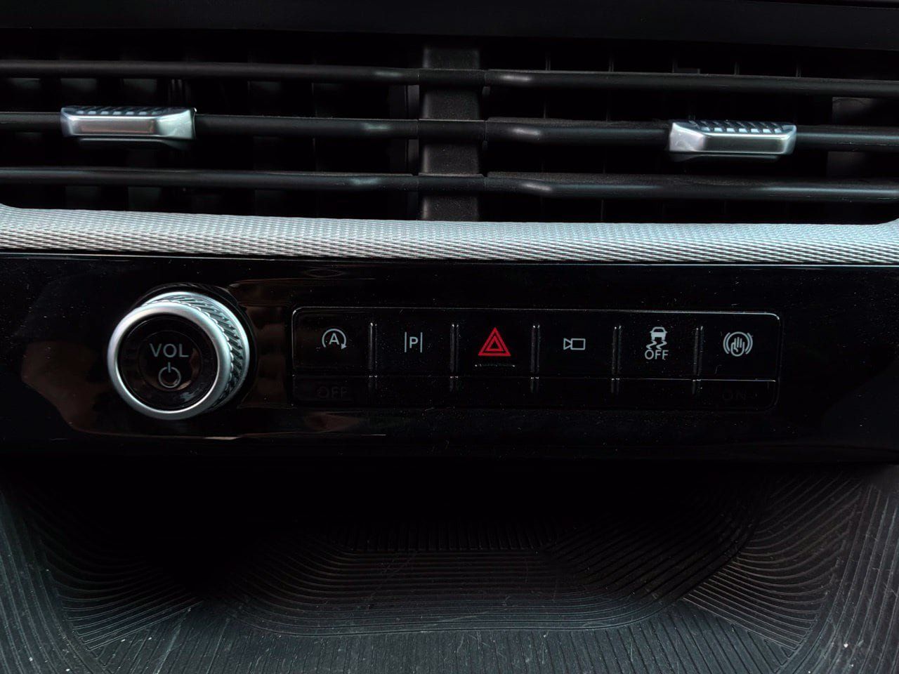Used 2026 Ford Explorer Active RWD image 29