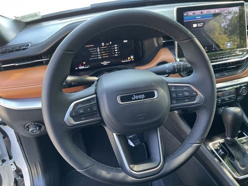 Used 2025 Jeep Compass Limited w/ Elite Group AWD/4WD image 16