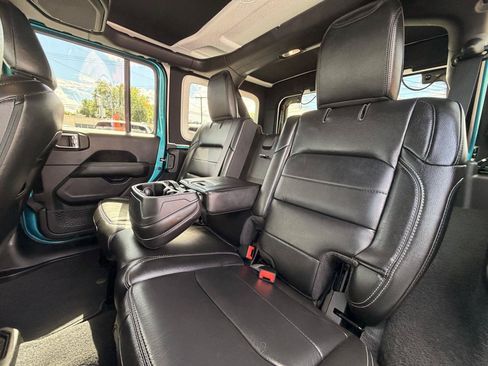 Used 2019 Jeep Wrangler Unlimited Sahara w/ Uconnect 4C Nav & Sound Group AWD/4WD image 19