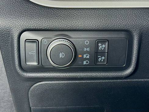 Used 2020 Ford Explorer XLT w/ Equipment Group 202A AWD/4WD image 11