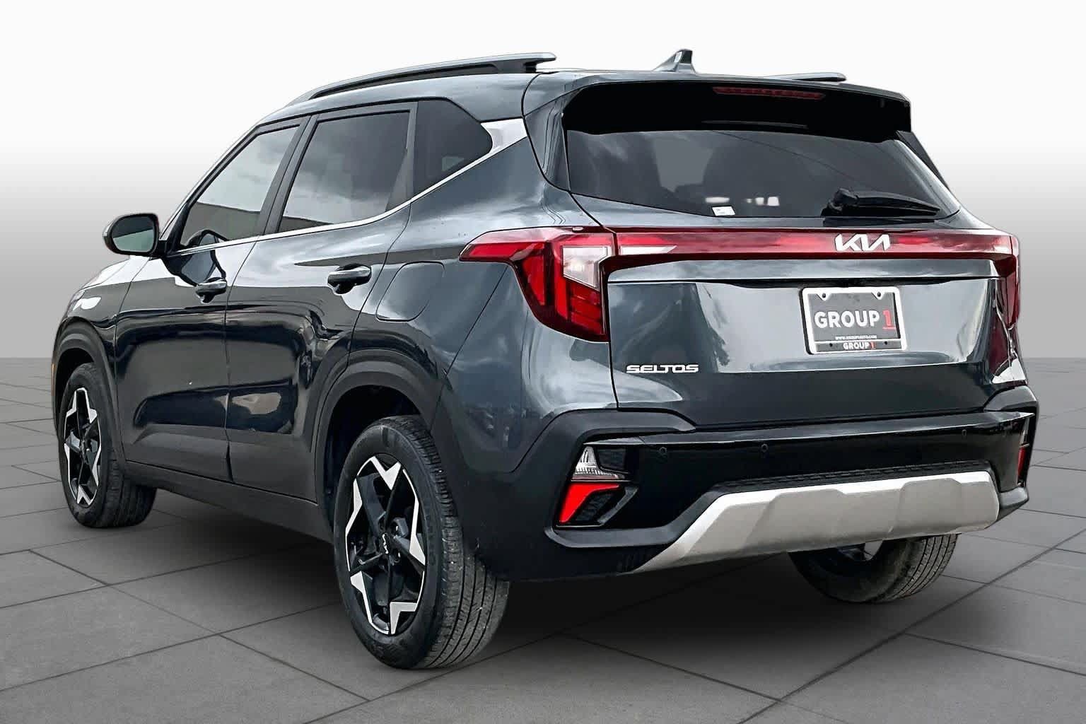 Used 2025 Kia Seltos EX FWD image 12