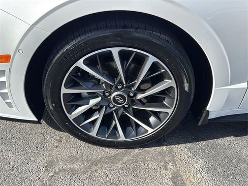 Used 2022 Hyundai Sonata Limited image 9