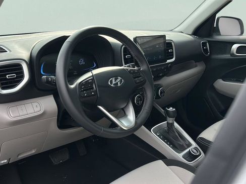 Certified 2025 Hyundai Venue SEL FWD image 13