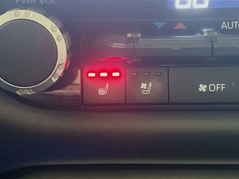 Used 2024 Toyota Tundra Platinum image 21