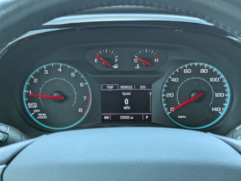 Used 2022 Chevrolet Traverse LT FWD image 22