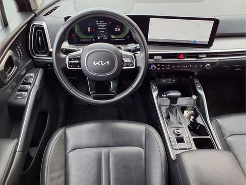 Used 2024 Kia Sorento S image 5