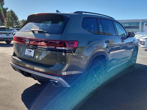 New 2026 Volkswagen Atlas Peak Edition AWD/4WD image 8
