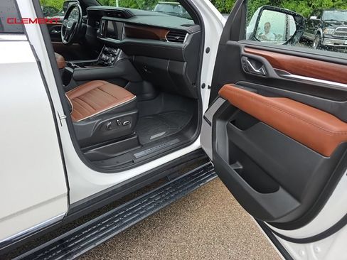 Used 2023 GMC Yukon XL Denali Ultimate AWD/4WD image 38