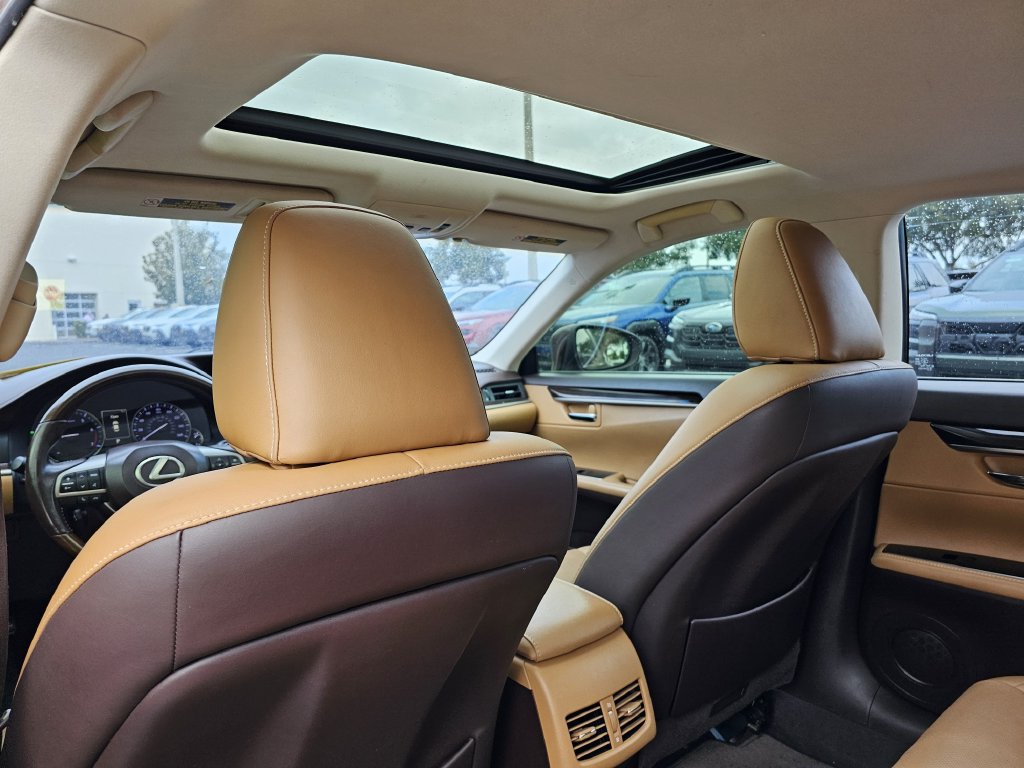 Used 2016 Lexus ES 350 w/ Premium Package w/Wood Trim FWD image 16