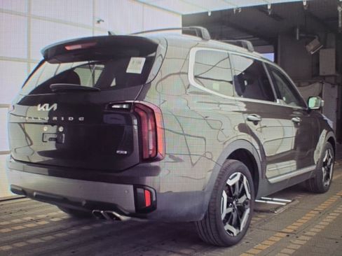 Used 2025 Kia Telluride S image 3