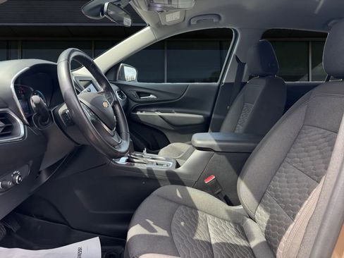 Used 2019 Chevrolet Equinox LT w/ Driver Convenience Package image 2