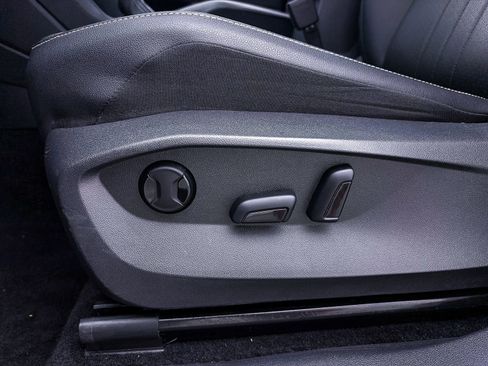 Used 2023 Volkswagen Tiguan SE AWD/4WD image 19