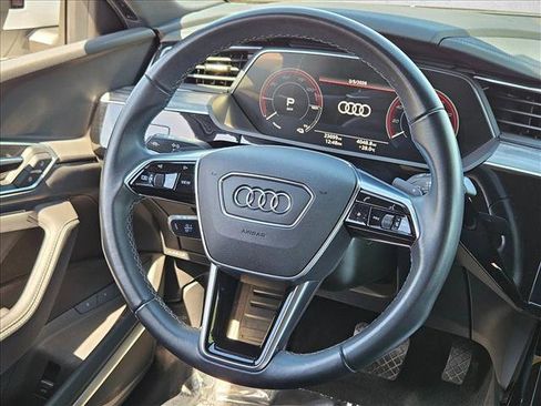 Used 2024 Audi Q8 e-tron Premium Plus w/ Premium Plus Package image 11