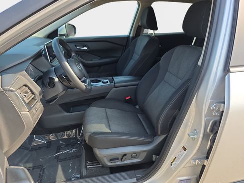 Used 2024 Nissan Rogue SV AWD/4WD image 13