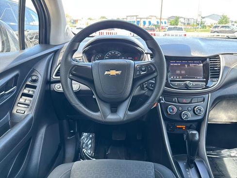 Used 2020 Chevrolet Trax LS FWD image 13