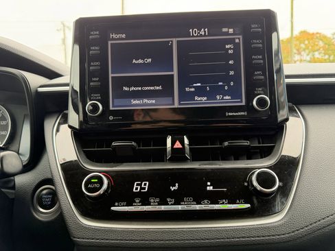 Used 2022 Toyota Corolla Cross LE image 19