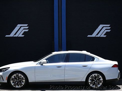 Used 2025 BMW 530i RWD image 2