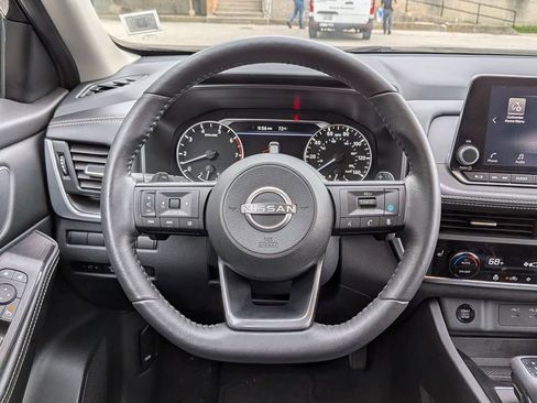 Used 2024 Nissan Rogue SV w/ SV Premium Package AWD/4WD image 14