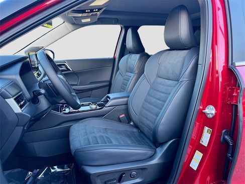 New 2025 Mitsubishi Outlander SE image 22