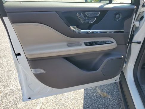 Used 2020 Lincoln Corsair Reserve w/ Appearance Package FWD image 7