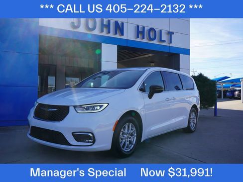 Used 2025 Chrysler Pacifica Select FWD image 1