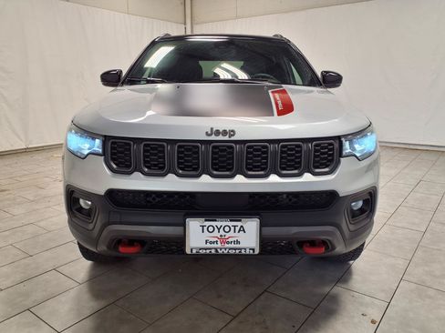 Used 2025 Jeep Compass Trailhawk AWD/4WD image 2