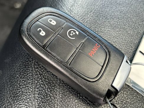 Used 2017 Jeep Cherokee Limited AWD/4WD image 33