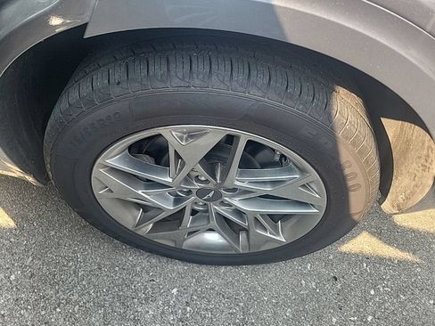 Used 2025 Genesis GV70 2.5T AWD/4WD image 5