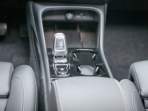 New 2026 Volvo XC40 B5 Ultra w/ Climate Package image 29