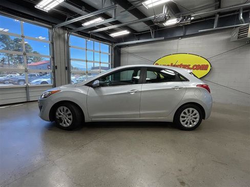 Used 2016 Hyundai Elantra GT image 2