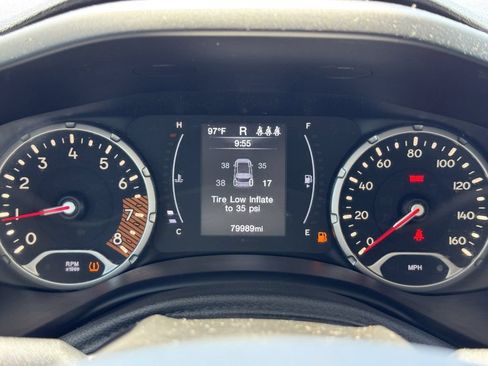 Used 2019 Jeep Renegade Latitude AWD/4WD image 21
