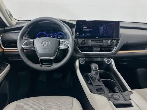 Certified 2026 Toyota Grand Highlander FWD image 23