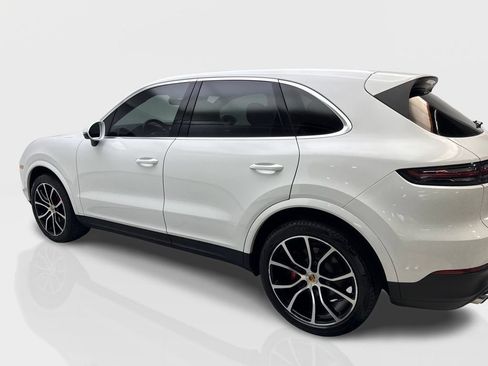 Used 2022 Porsche Cayenne w/ Premium Package AWD/4WD image 14