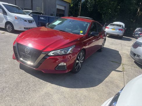 Used 2020 Nissan Altima 2.5 SR FWD image 2