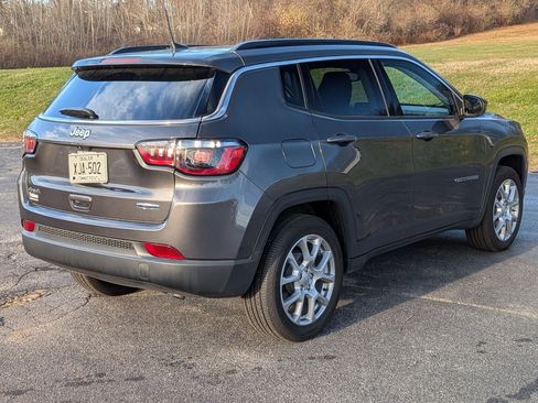 Used 2022 Jeep Compass Latitude w/ Sun and Sound Group image 4