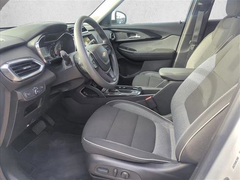 Used 2023 Chevrolet TrailBlazer LT FWD image 9