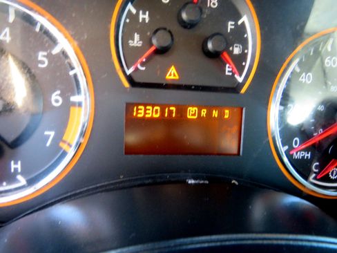 Used 2011 Nissan Armada Platinum image 10