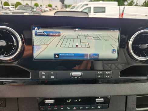Used 2025 Mercedes-Benz Sprinter 2500 image 14