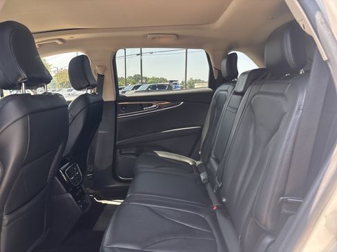 Used 2021 Lincoln Nautilus Reserve AWD/4WD image 32