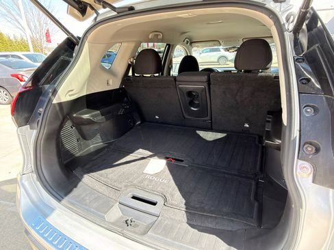 Used 2018 Nissan Rogue SV w/ Premium Package image 23